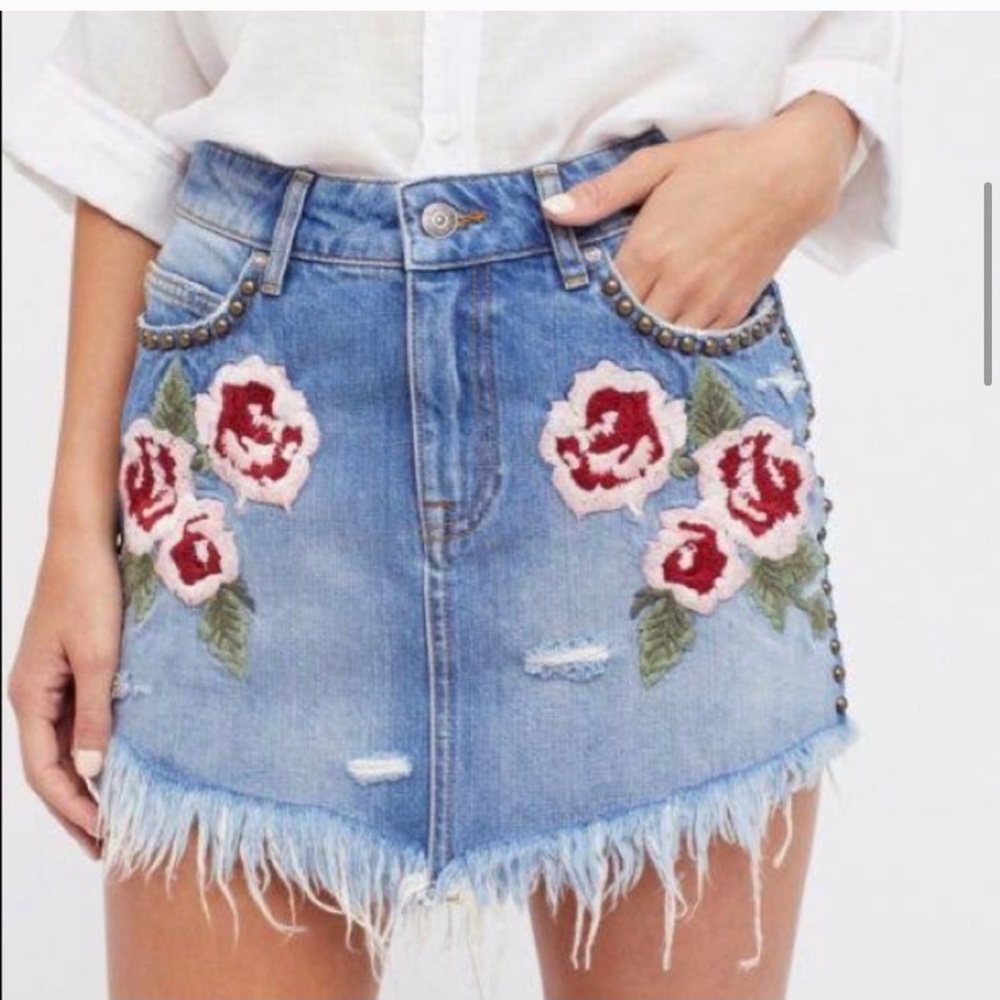Free People Denim Skirt with roses Size 24 (NWOT)